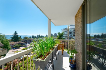 Photo 14 at 402 - 1390 Duchess Avenue, Ambleside, West Vancouver