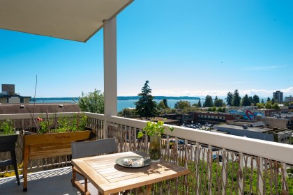 Photo 11 at 402 - 1390 Duchess Avenue, Ambleside, West Vancouver