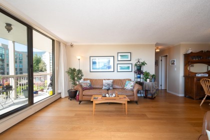 Photo 8 at 402 - 1390 Duchess Avenue, Ambleside, West Vancouver