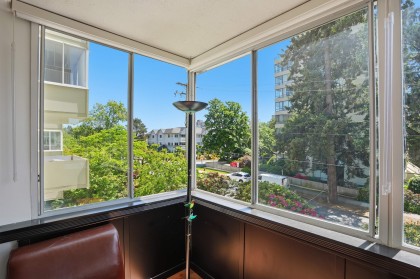 Photo 7 at 215 - 1425 Esquimalt Avenue, Ambleside, West Vancouver