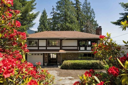 Photo 2 at 615 Ballantree Road, Glenmore, West Vancouver