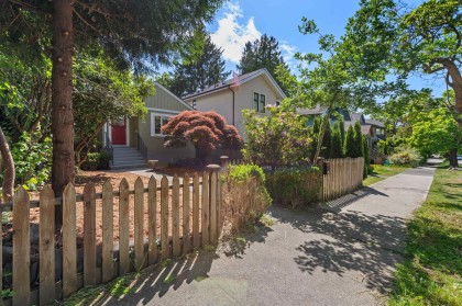 Photo 3 at 2744 W 10th Avenue, Vancouver West