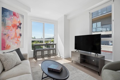 Photo 3 at 204 - 333 St. Davids Avenue, Lower Lonsdale, North Vancouver