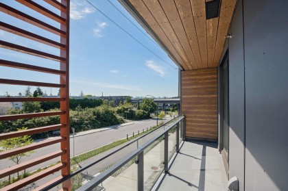 Photo 4 at 204 - 333 St. Davids Avenue, Lower Lonsdale, North Vancouver