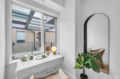 Photo 11 at 301 - 1331 Marine Drive, Ambleside, West Vancouver