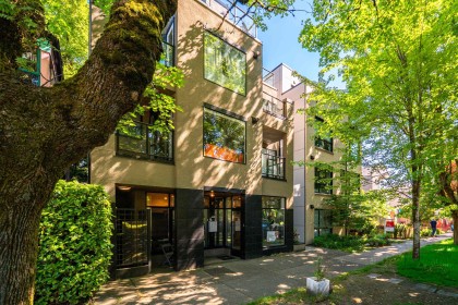 Photo 1 at 202 - 3673 W 11th Avenue, Kitsilano, Vancouver West