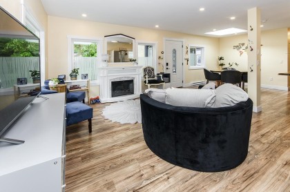 Photo 2 at 401 Raindance Crescent, Park Royal, West Vancouver