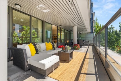 Photo 1 at 302 - 2507 Maple Street, Kitsilano, Vancouver West