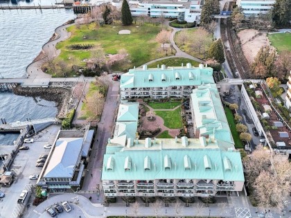 Photo 9 at 1306 - 33 Chesterfield Place, Lower Lonsdale, North Vancouver