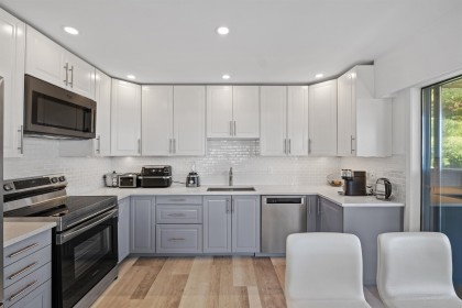 Photo 14 at 35 - 2236 Folkestone Way, Panorama Village, West Vancouver