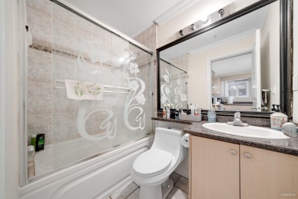 Photo 17 at 7531 Oak Street, South Granville, Vancouver West