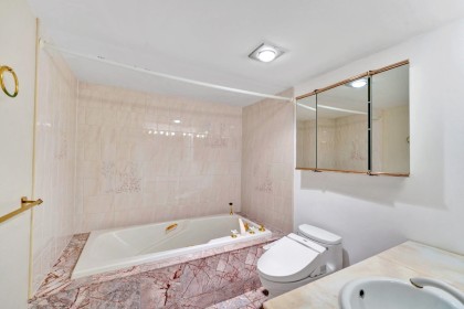 Photo 23 at 203 - 1675 Hornby Street, Yaletown, Vancouver West
