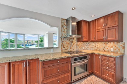 Photo 16 at 203 - 1675 Hornby Street, Yaletown, Vancouver West