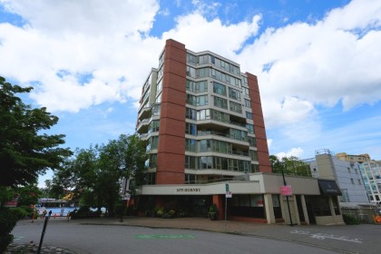 Photo 1 at 203 - 1675 Hornby Street, Yaletown, Vancouver West