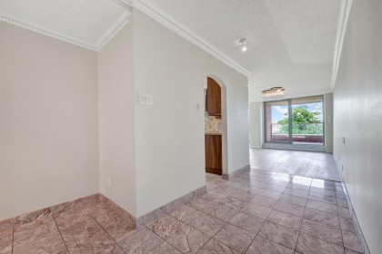 Photo 5 at 203 - 1675 Hornby Street, Yaletown, Vancouver West