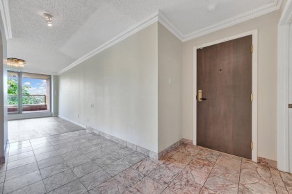 Photo 4 at 203 - 1675 Hornby Street, Yaletown, Vancouver West