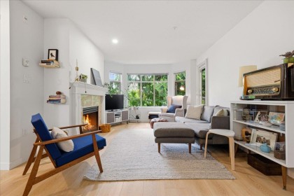 Photo 2 at 411 - 2059 Chesterfield Avenue, Central Lonsdale, North Vancouver