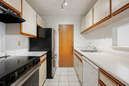 Photo 10 at 319 - 555 W 14th Avenue, Vancouver West