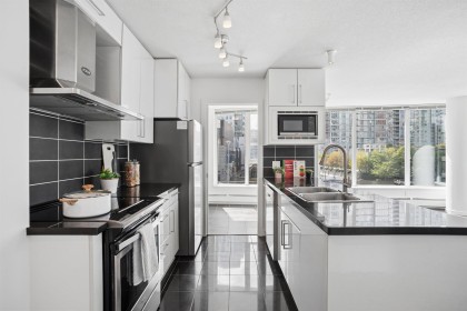 Photo 4 at 808 - 689 Abbott Street, Downtown VW, Vancouver West