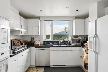 Photo 12 at 1703 - 560 Cardero Street, Coal Harbour, Vancouver West