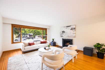 Photo 7 at 1561 Merlynn Crescent, Westlynn, North Vancouver