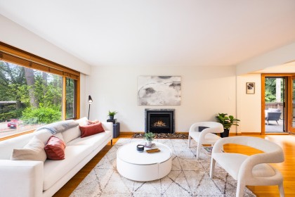 Photo 3 at 1561 Merlynn Crescent, Westlynn, North Vancouver