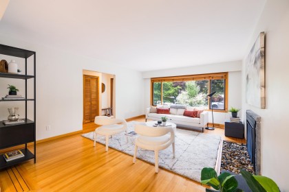 Photo 14 at 1561 Merlynn Crescent, Westlynn, North Vancouver