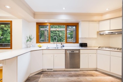 Photo 18 at 1561 Merlynn Crescent, Westlynn, North Vancouver