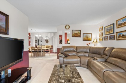 Photo 19 at 301 - 106 W Kings Road, Upper Lonsdale, North Vancouver