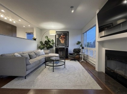Photo 3 at 202 - 2440 Haywood Avenue, Dundarave, West Vancouver