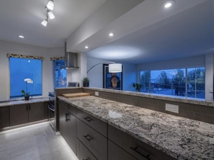 Photo 9 at 202 - 2440 Haywood Avenue, Dundarave, West Vancouver