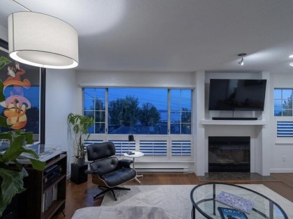 Photo 4 at 202 - 2440 Haywood Avenue, Dundarave, West Vancouver