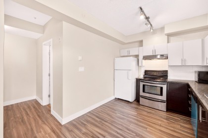 Photo 7 at 109 - 5692 Kings Road, University VW, Vancouver West