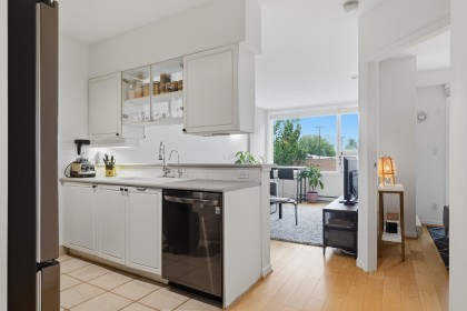 Photo 7 at 303 - 1888 York Avenue, Kitsilano, Vancouver West