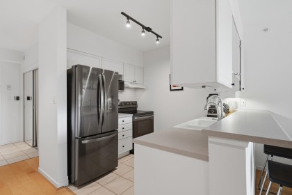 Photo 9 at 303 - 1888 York Avenue, Kitsilano, Vancouver West