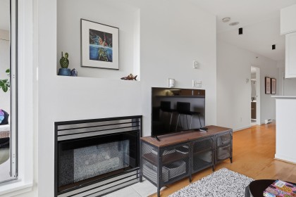 Photo 11 at 303 - 1888 York Avenue, Kitsilano, Vancouver West
