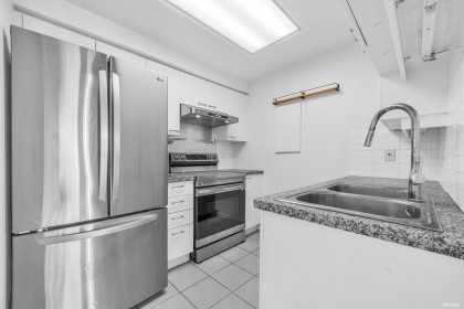 Photo 18 at 507 - 388 Drake Street, Yaletown, Vancouver West