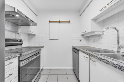 Photo 19 at 507 - 388 Drake Street, Yaletown, Vancouver West