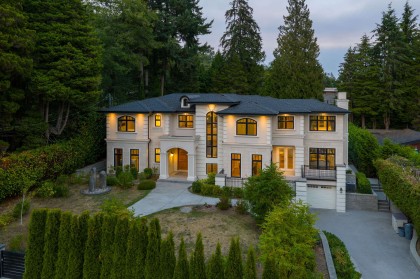 Photo 3 at 920 3rd Street, Cedardale, West Vancouver
