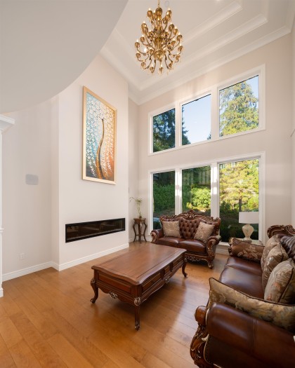 Photo 4 at 920 3rd Street, Cedardale, West Vancouver