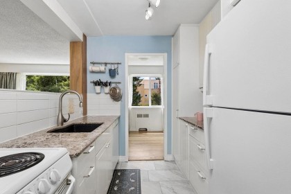 Photo 9 at 207 - 2494 Cornwall Avenue, Kitsilano, Vancouver West