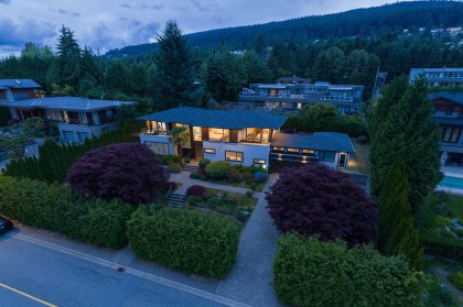 Photo 3 at 985 Eyremount Drive, British Properties, West Vancouver