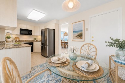 Photo 6 at 4 - 2243 Bellevue Avenue, Dundarave, West Vancouver