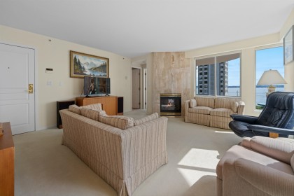 Photo 3 at 4 - 2243 Bellevue Avenue, Dundarave, West Vancouver