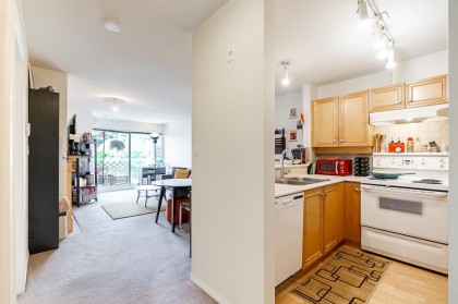 Photo 7 at 306 - 2929 W 4th Avenue, Kitsilano, Vancouver West