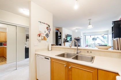 Photo 9 at 306 - 2929 W 4th Avenue, Kitsilano, Vancouver West