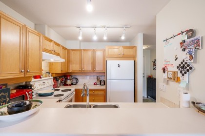 Photo 10 at 306 - 2929 W 4th Avenue, Kitsilano, Vancouver West