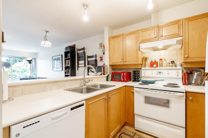 Photo 11 at 306 - 2929 W 4th Avenue, Kitsilano, Vancouver West
