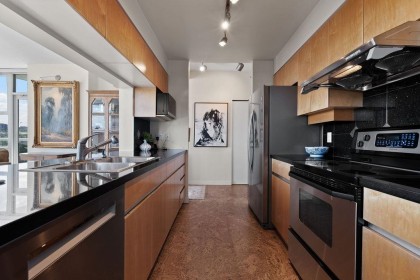 Photo 9 at 501 - 1099 Marinaside Crescent, Yaletown, Vancouver West