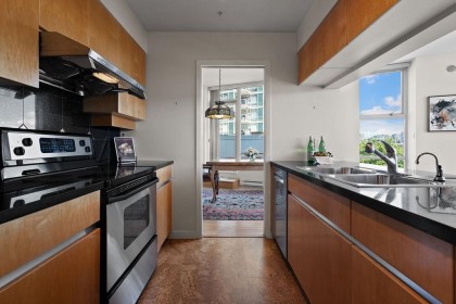 Photo 8 at 501 - 1099 Marinaside Crescent, Yaletown, Vancouver West